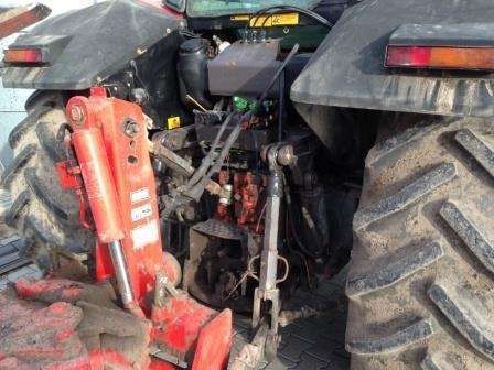 Tylny podnośnik w ciągniku Massey Ferguson 8110