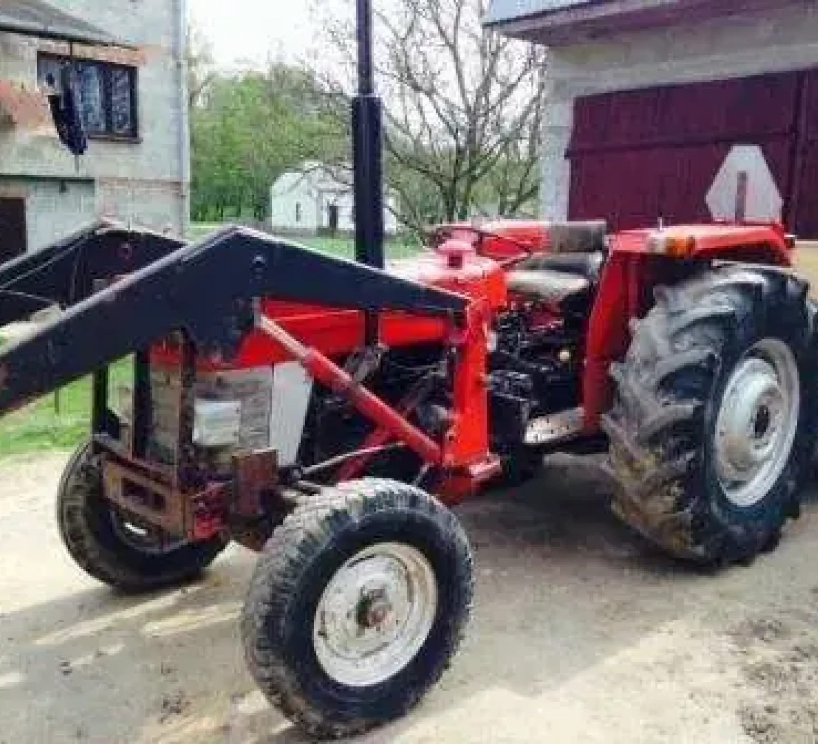 Stary używany ciągnik Massey Ferguson 158 1975 rok korbanek bezkabinowy
