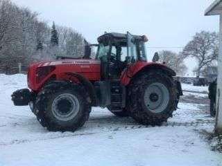 widok lewej strony ciągnika Massey Ferguson 8470 duża moc obciążnik czołowy