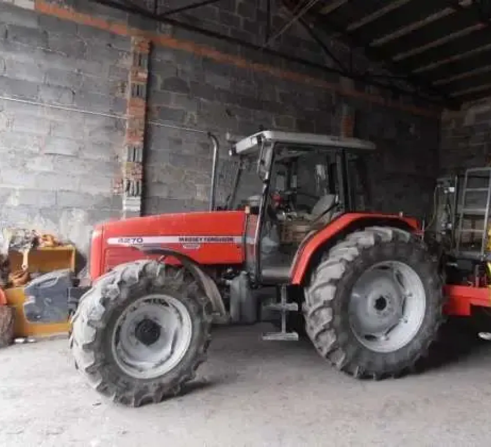 2003 rok Ciągnik rolniczy Massey Ferguson 4270 110 KM 