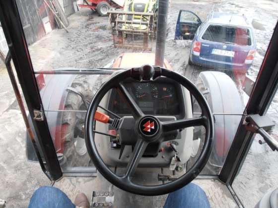 Widok kierowcy Ciągnik rolniczy Massey Ferguson 4270 110 KM kierownica szyba przednia