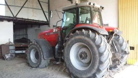 używany ciągnik rolniczy assey Feruson 8280 zdjęcie z lewego tyłu szerokie ogumienie w idealnym stanie