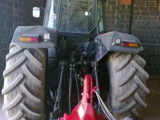 Tylny układ zawieszenia narzędzi w uzywanym ciągniku rolniczym Massey Feruson 8170