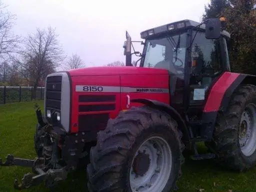 Prawy bok ciągnika Massey Ferguson 8150 