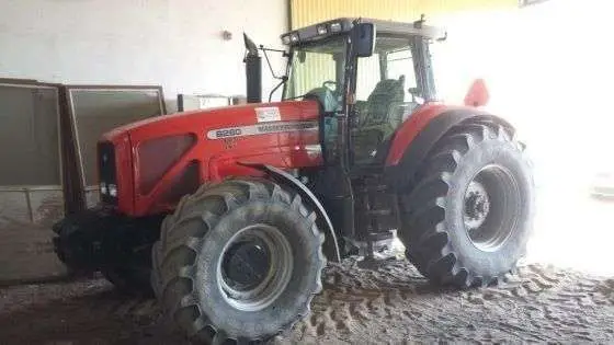 MF 8280 używany lewy bok stan techniczny i wizualny bardzo dobry