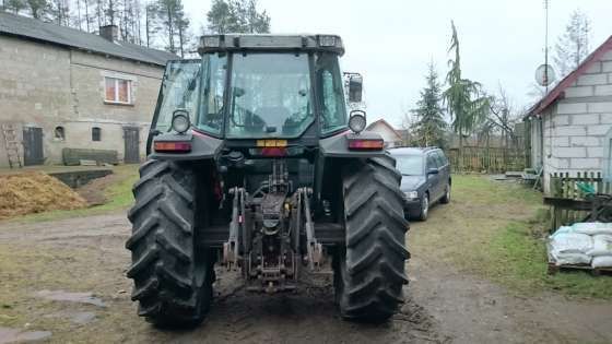 Tylny tuz ciągnika MF 6150 wyjścia hydrauliczne