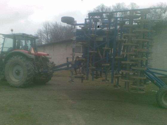 Ciągnik Massey Ferguson 8240 z 2003 roku 185 KM