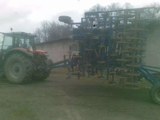 Ciągnik Massey Ferguson 8240 z 2003 roku 185 KM