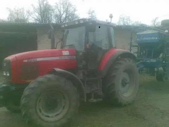 Ciągnik Massey Ferguson 8240 z agregatem