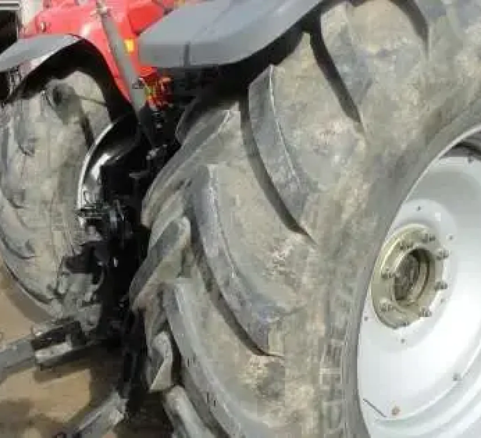 Stan ogumienia Ciągnik Massey Ferguson 7480 Dyna VT używany maszyny rolncize