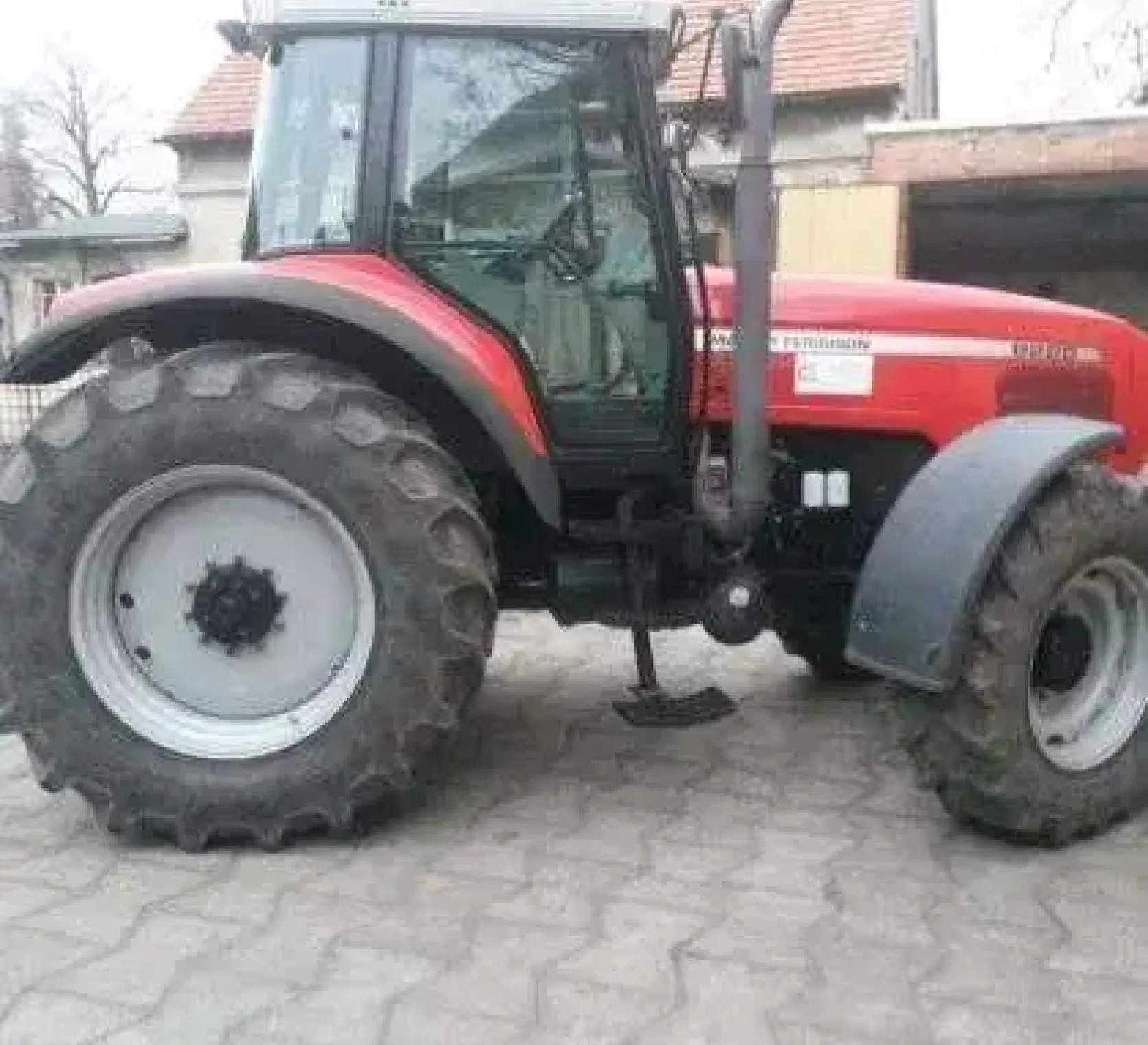 Ciągnik Massey Ferguson 8220 155 KM z 2001 roku
