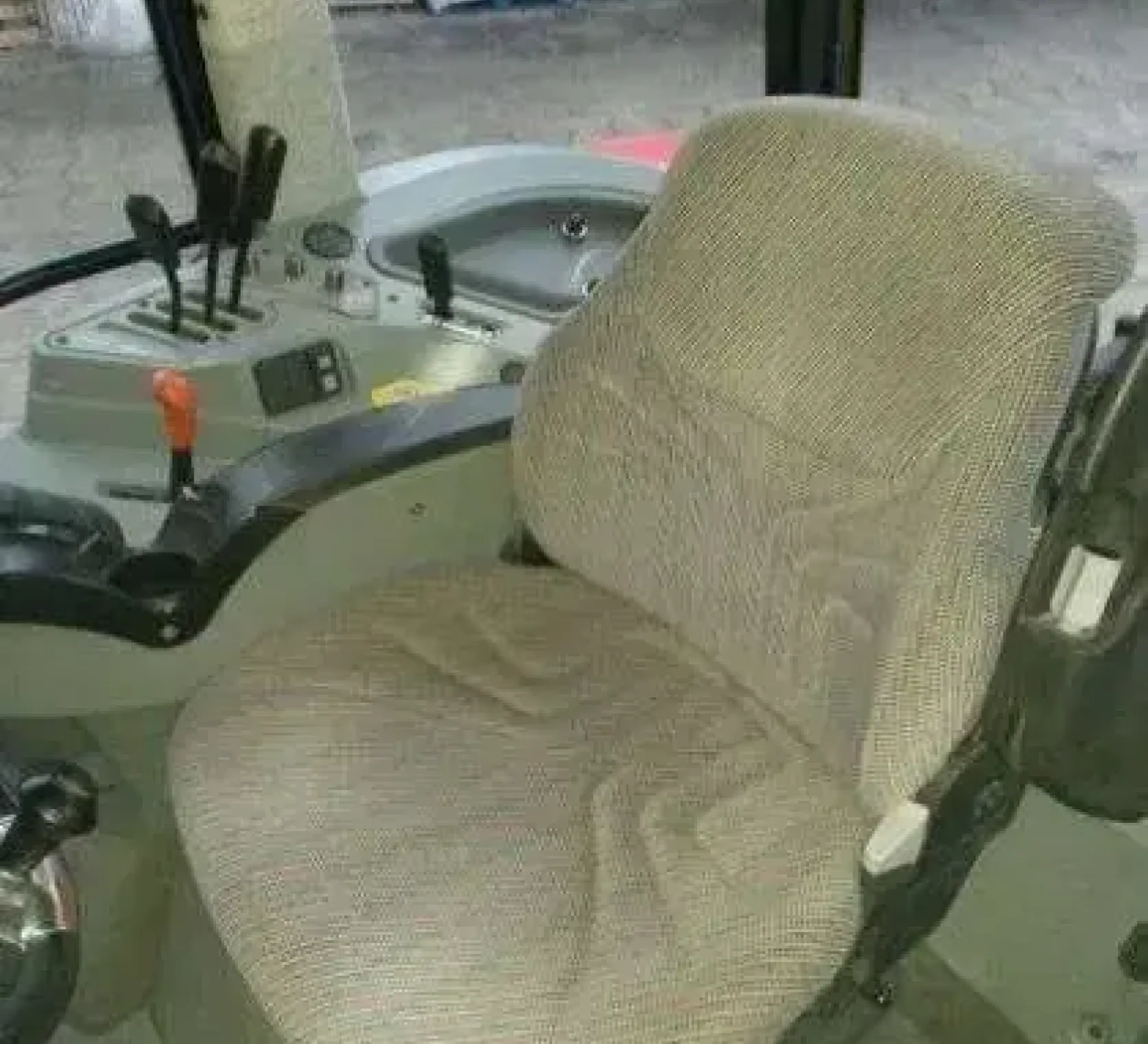 Fotel Operatora Ciągnika Massey Ferguson 8220