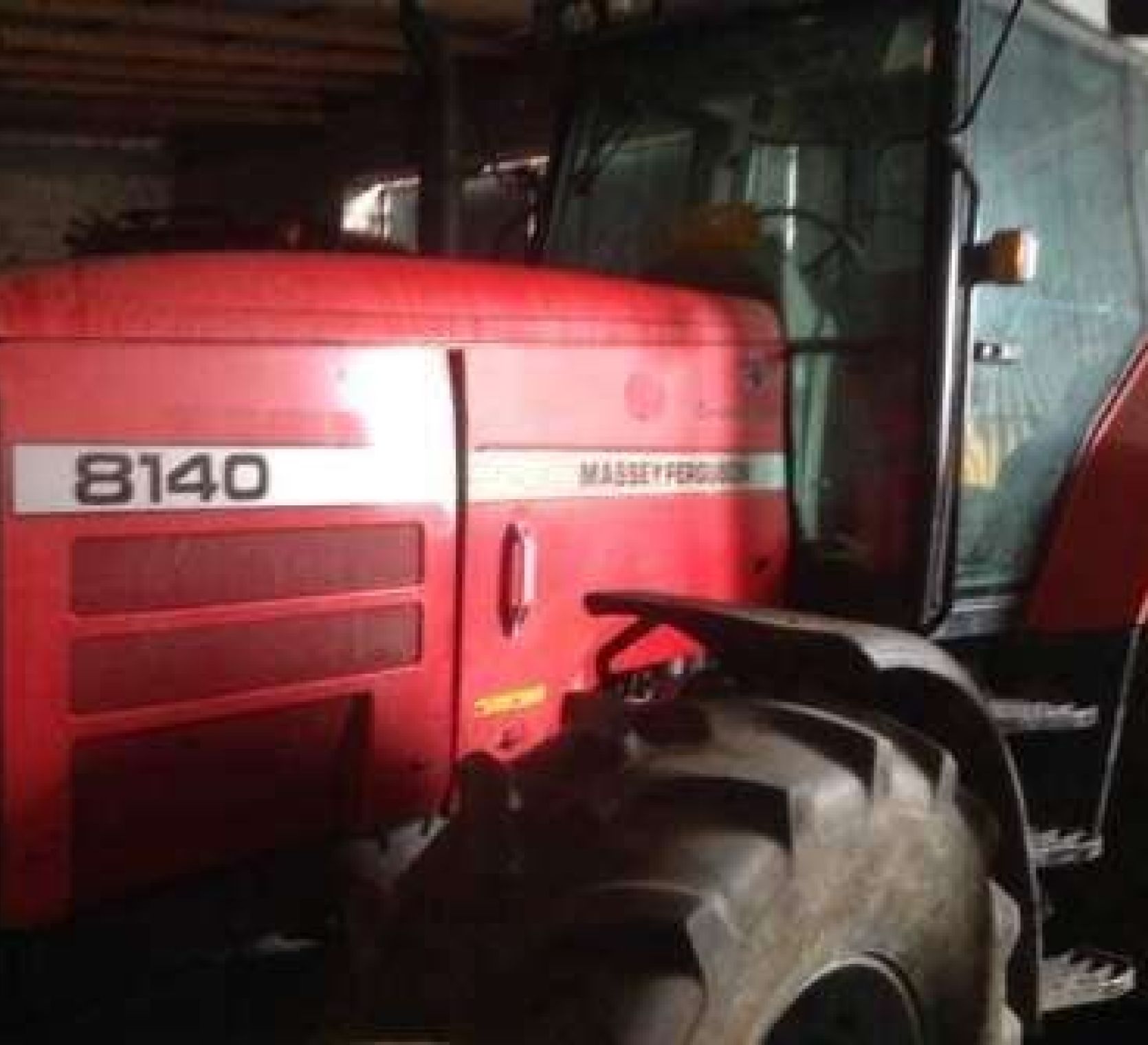Bok Ciągnik Massey Ferguson 8140 ogumienie korbanek