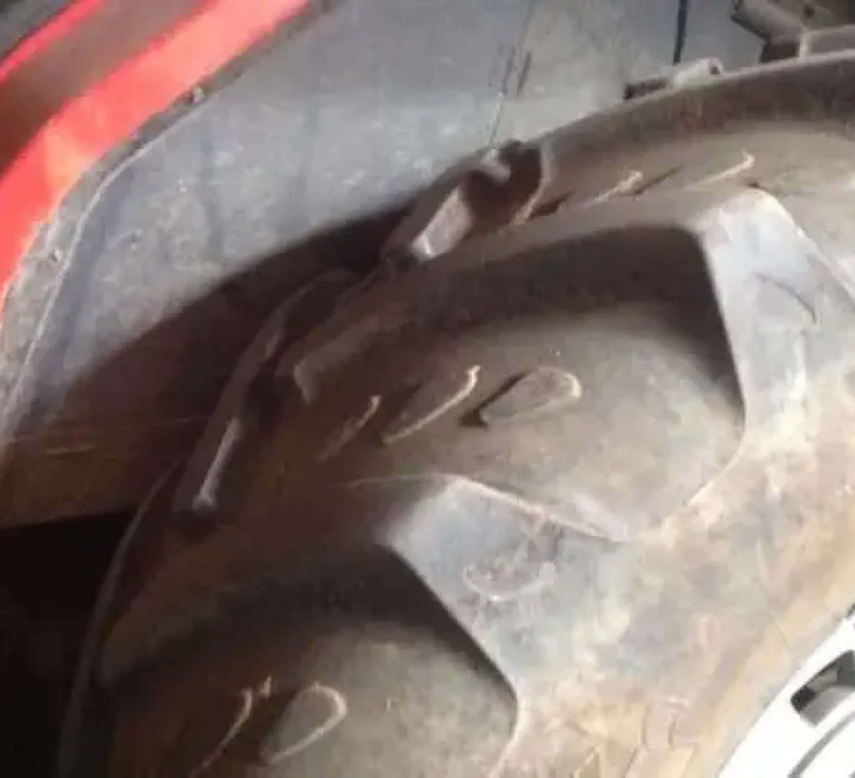 Stan ogumienia Ciągnik Massey Ferguson 8140 maszyny rolnicze