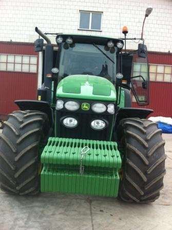 Przód maszyny rolniczej John Deere JD 7730
