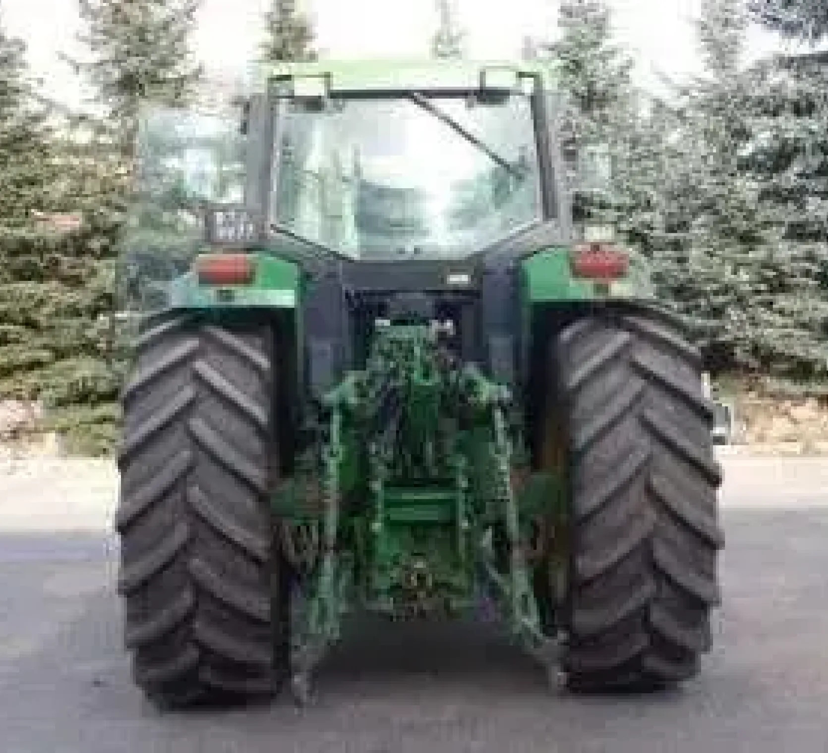 Widok od tyłu w ciągniku John Deere 6900 .