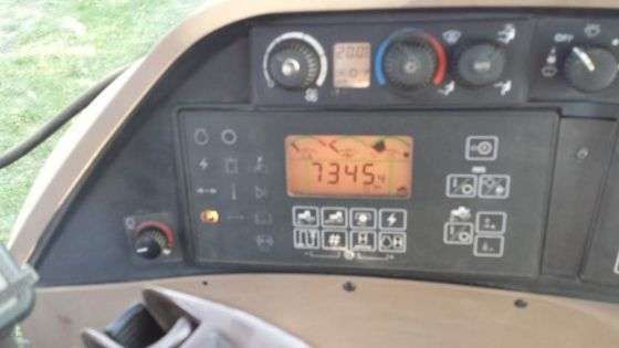 Deska rozdzielcza w ciagniku John Deere 8320 .