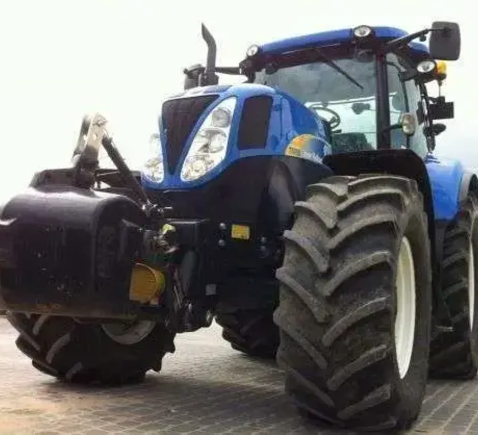 Przedni TUZ w ciągniku New Holland T 6080