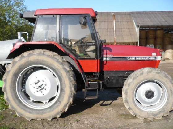 Widok boku ciągnika 5130 CASE MAXXUM