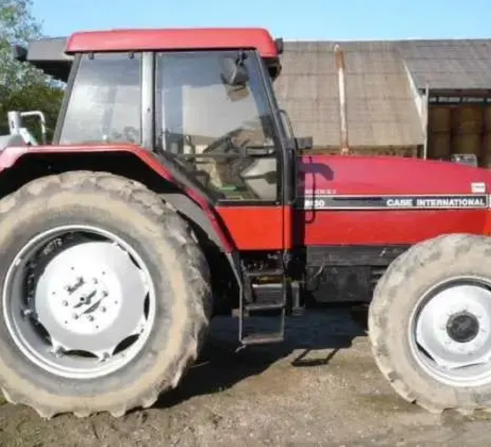 Widok boku ciągnika 5130 CASE MAXXUM