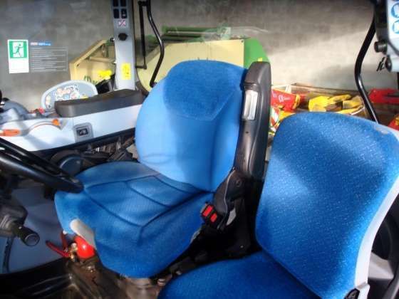 Ciągnik rolniczy New Holland T7.200 przestronna kabina