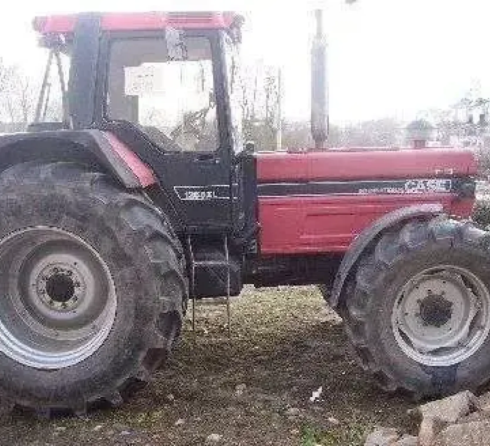 Prawy bok ciągnika CASE 1255