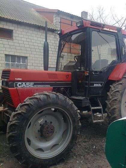 Lewa strona ciągnika CASE 844XL