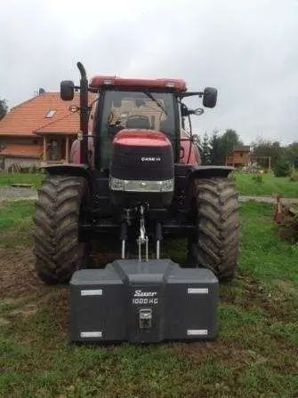 Przód ciagnika CASE zprzednim TUZEM i Obciążnikiem typ CVX 185