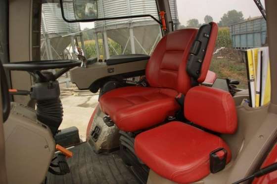 wnętrze kabiny ciagnika CASE IH MAGNUM 235