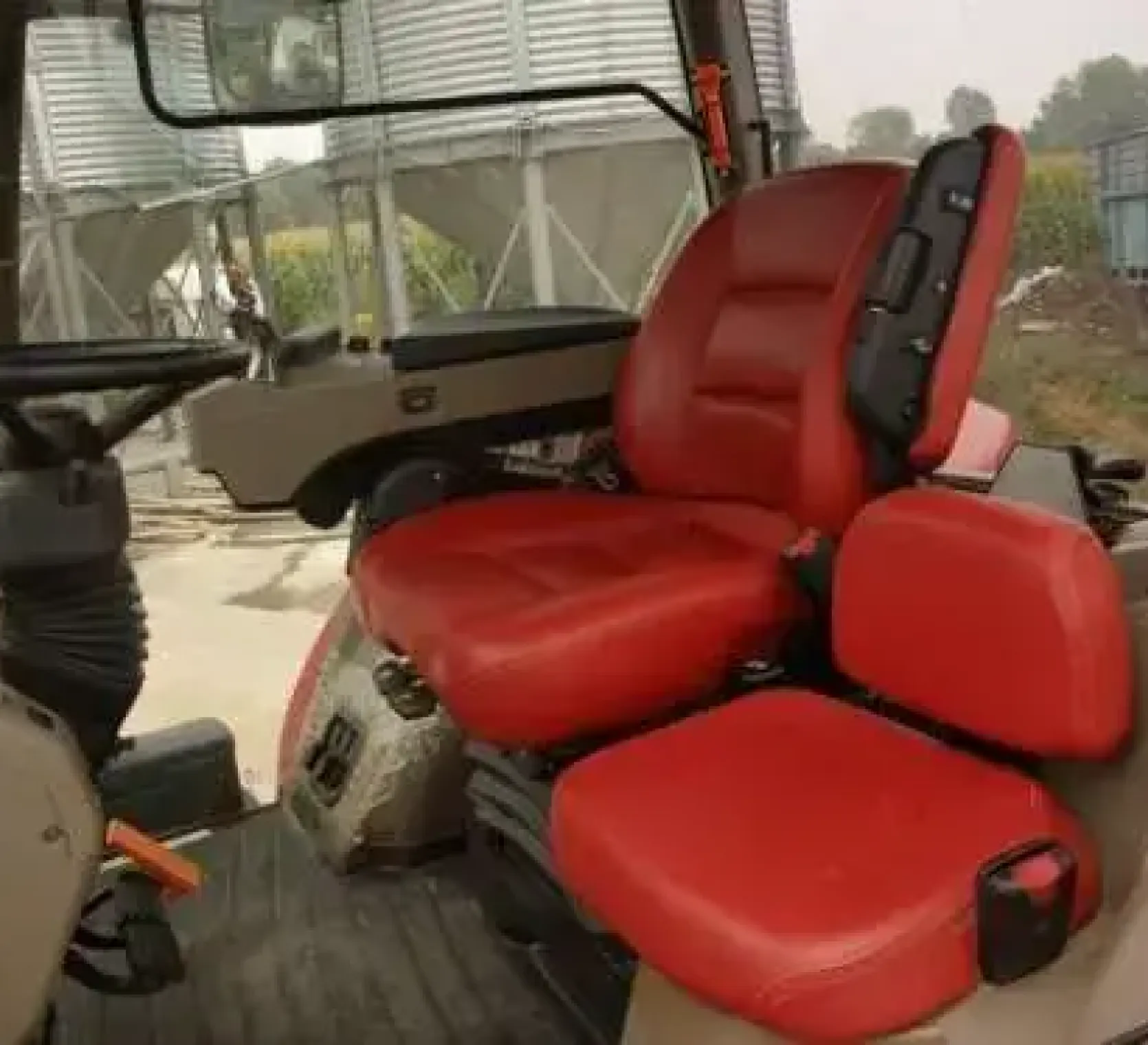 wnętrze kabiny ciagnika CASE IH MAGNUM 235