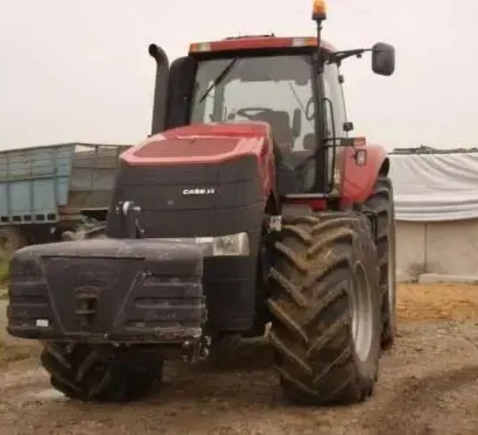 Przód ciągnika używanego marki CASE IH MAGNUM 235