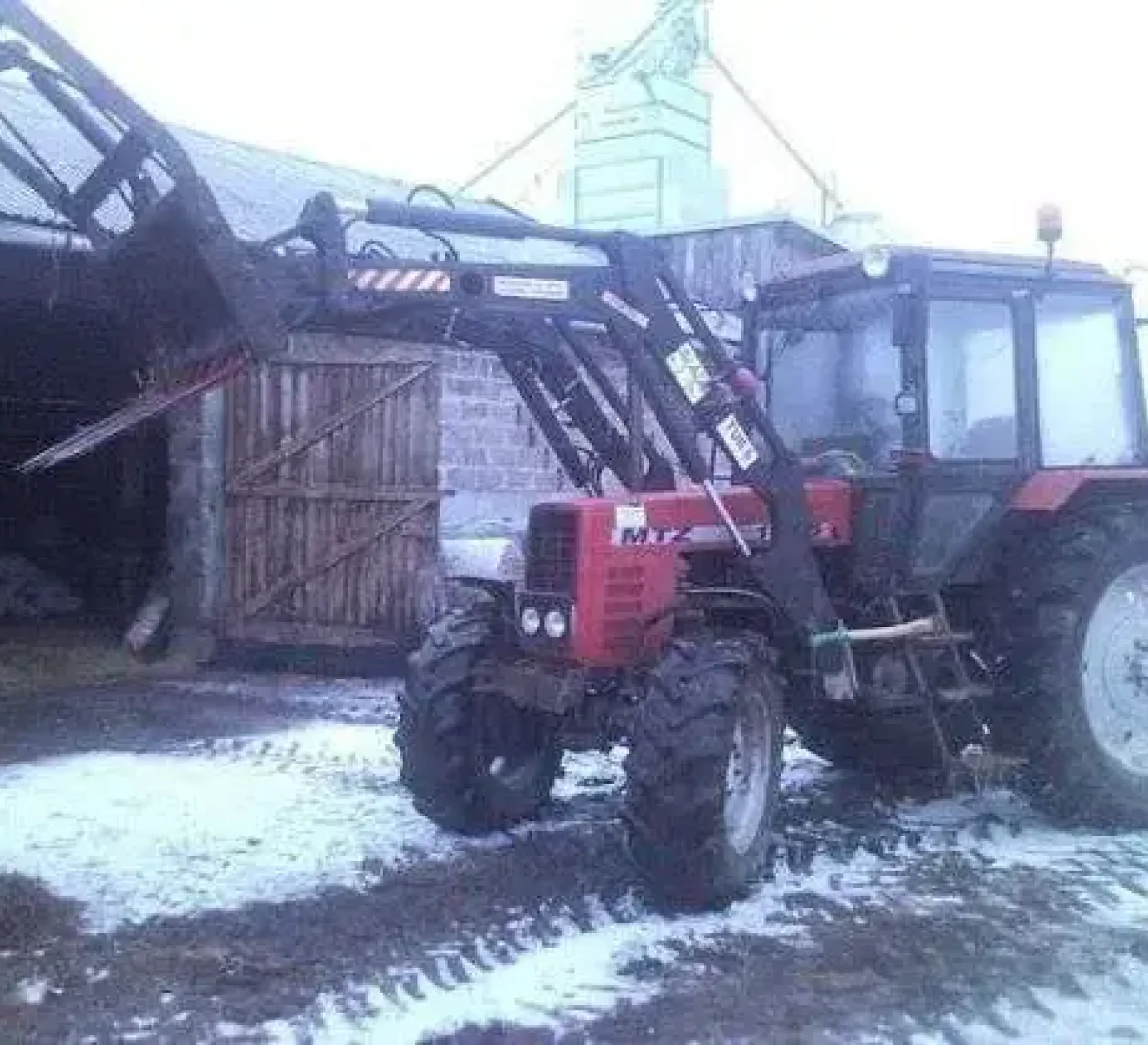 Używany ciągnik rolniczy MTZ 1025 z zamontowanym ładowaczem czołowy Hydramet Tur