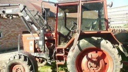 Ładowacz czołowy Agromasz zamontowany na ciągniku MTZ 82