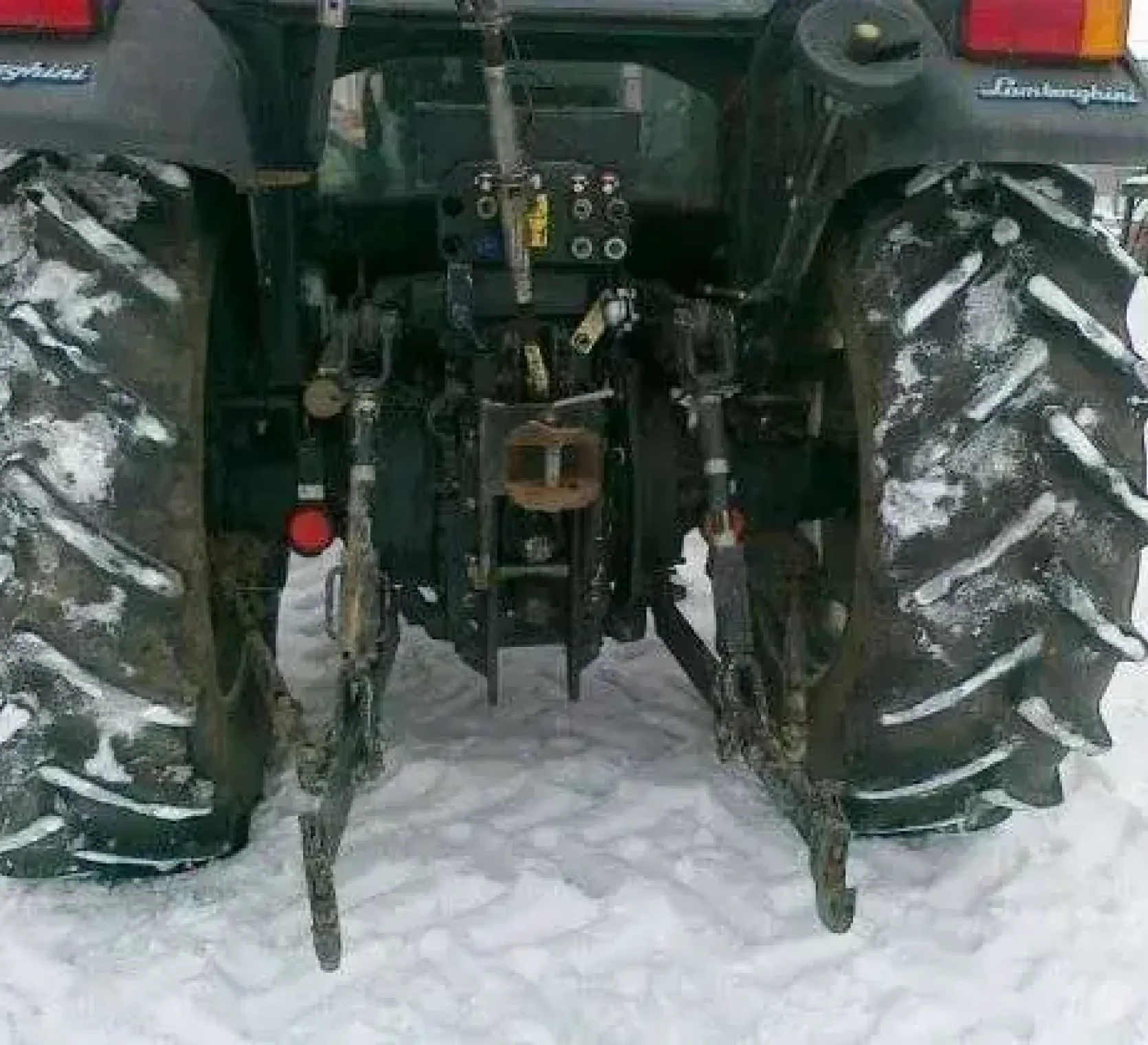 Układ zawieszenia narzędzi w ciągniku Lamborghini 1060  z 2002 roku 