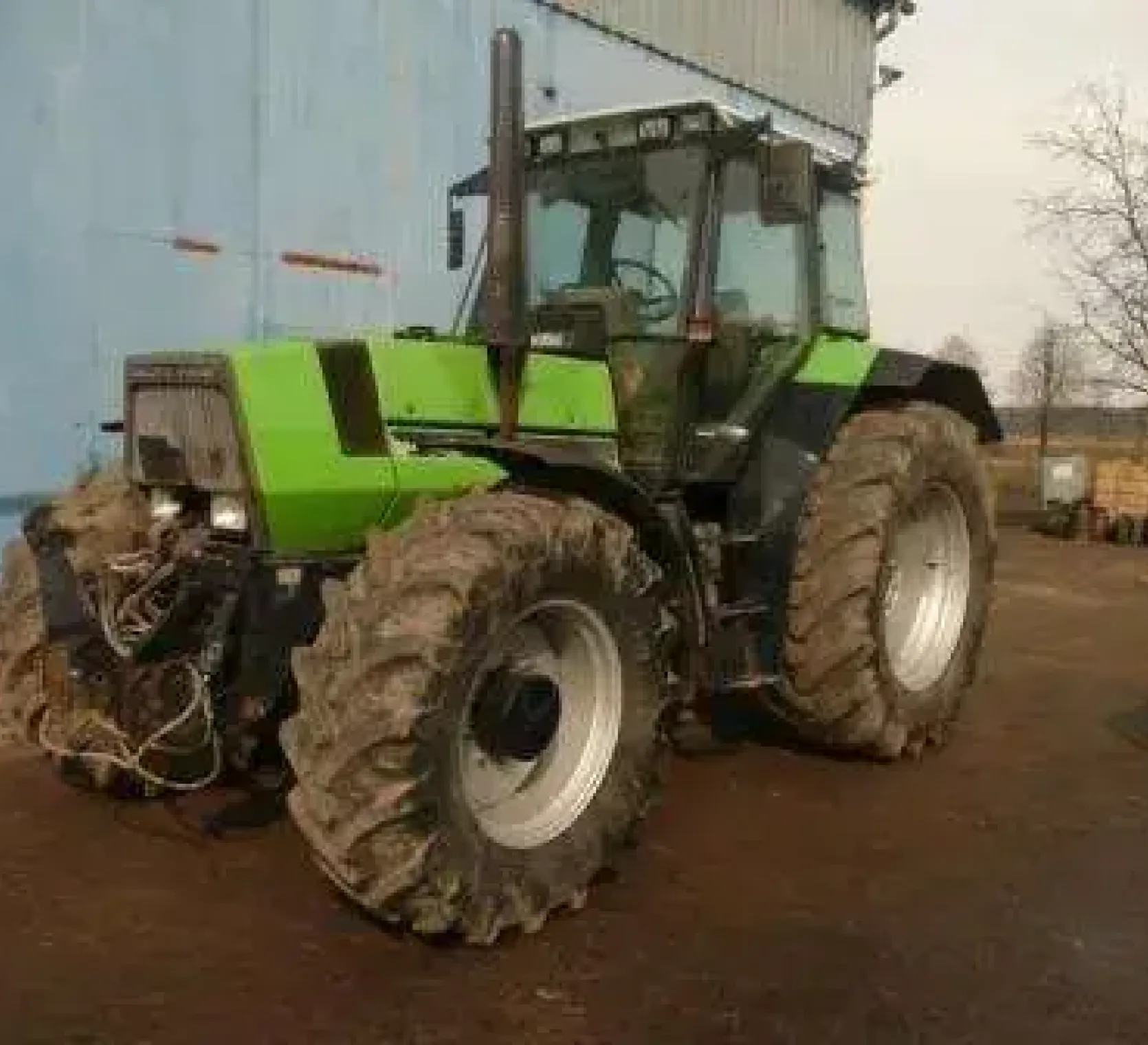 Używany ciągnik rolniczy Deutz Fahr Agrostar 6.61 z przednim TUZ + WOM oraz wyjściami hydraulicznymi  na przód