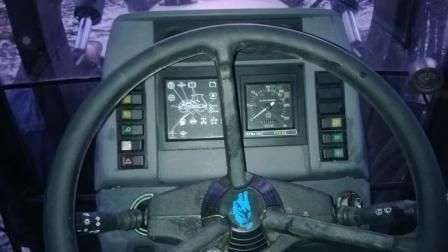 Kierownica we wnętrzy kabiny używanego ciągnika Lamborghini z 6-cylindrowym silnikiem