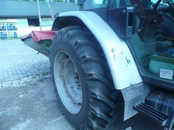 Dobry stan ogumienia tylnego w ciągniku rolniczym LAMBORGHINI R4.105