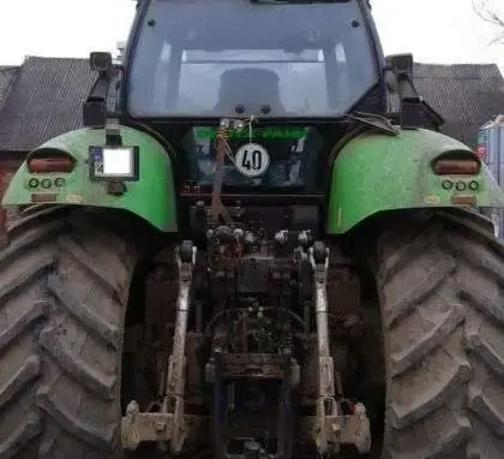 Tył traktora rolniczego Deutz Fahr X 710 