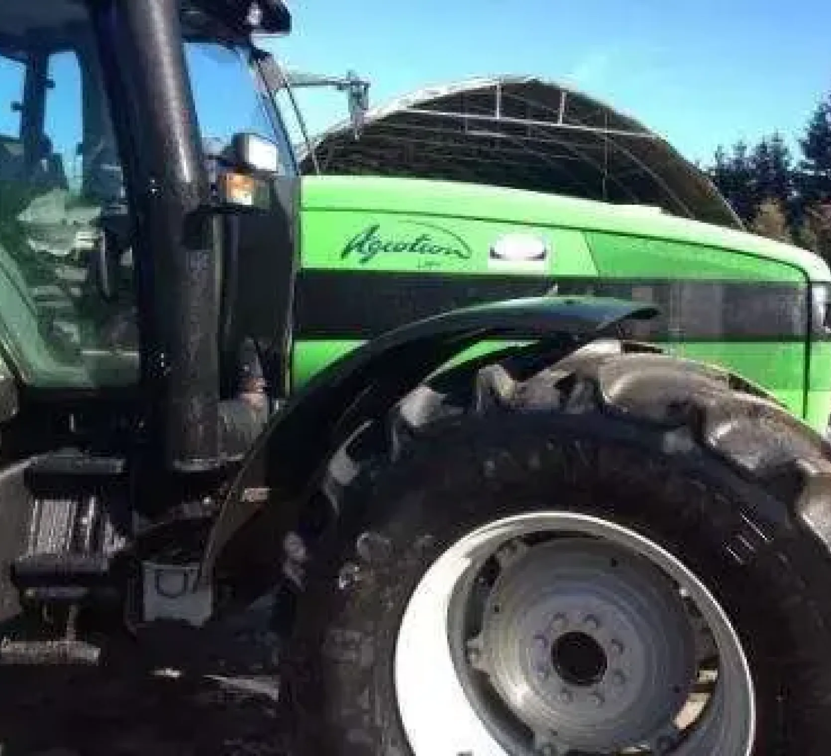 Używany ciągnik Deutz-Fahr Agrotron L 720 rok produkcji 2010 zdjęcie z prawej strony
