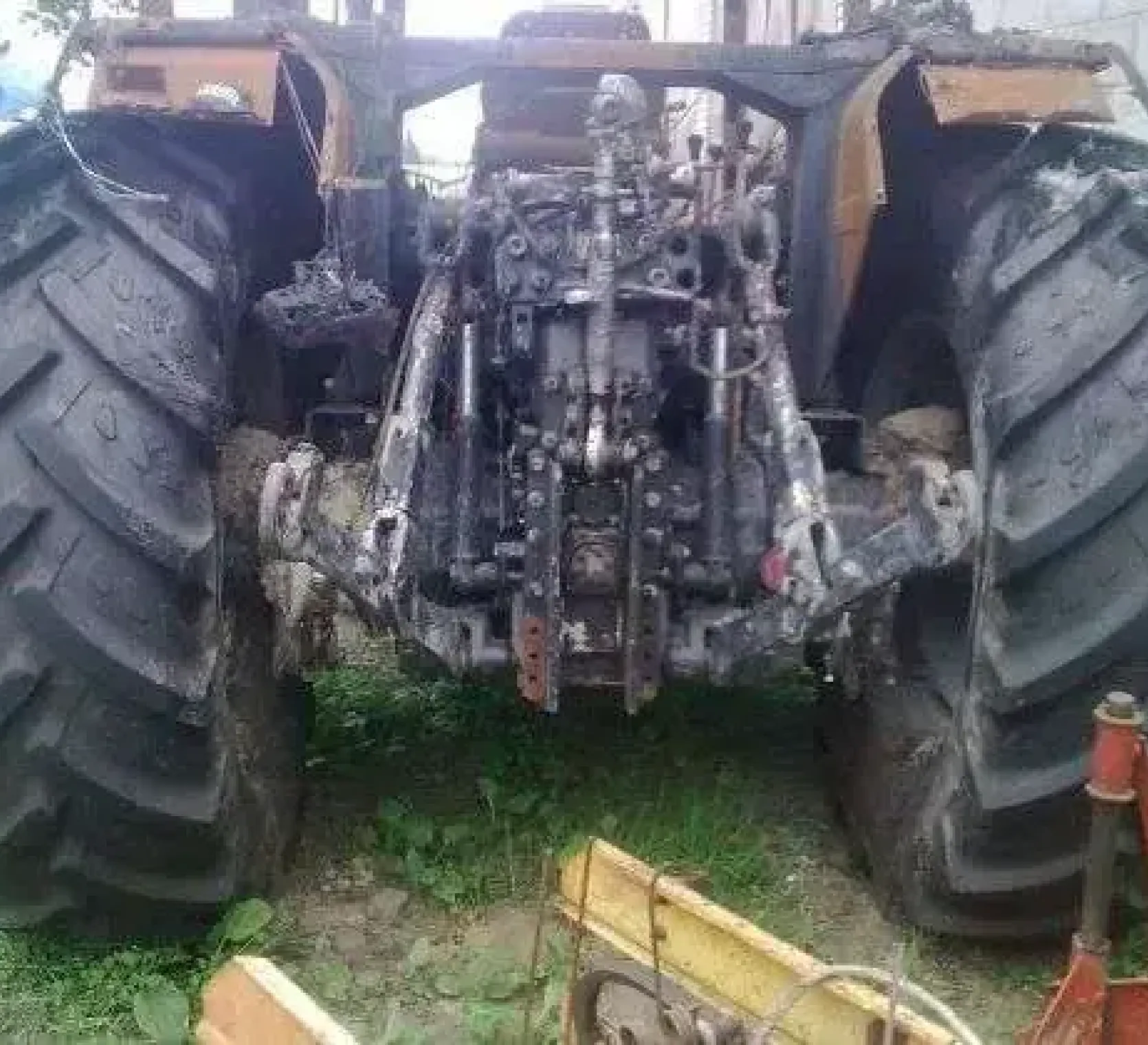 Tylny układ zawieszena narzędzi w ciągniku Same130 KM