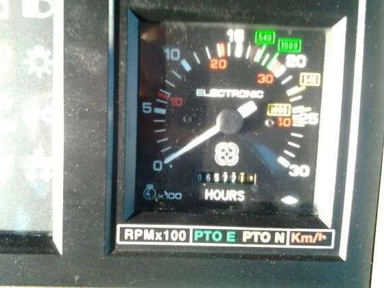 Wyświetlacz przepracownych motogodzin w ciągniku  Same Silver 100.6 z 1999 roku 
