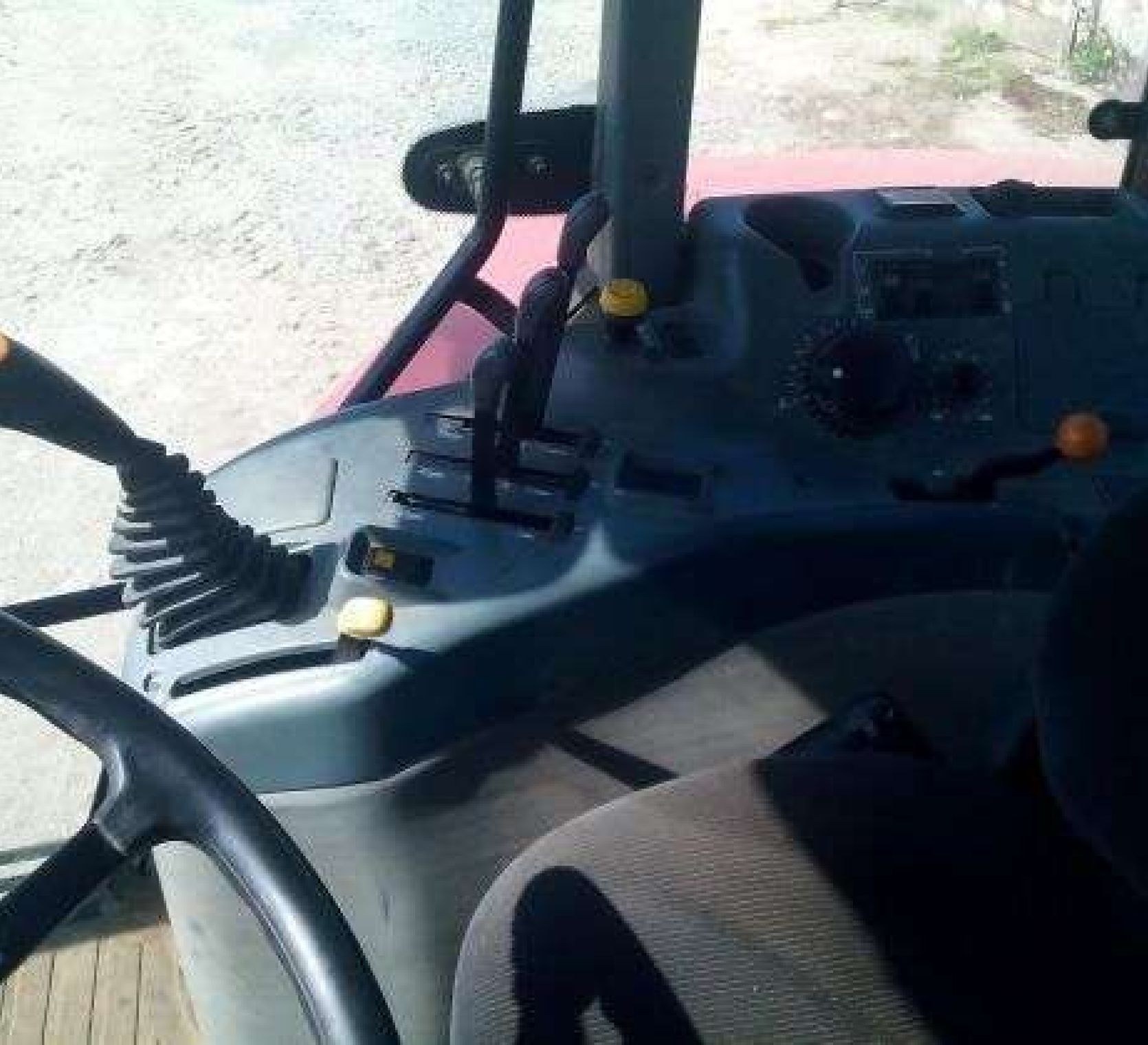 Dźwignie sterujace w ciągniku McCormik MTX 140