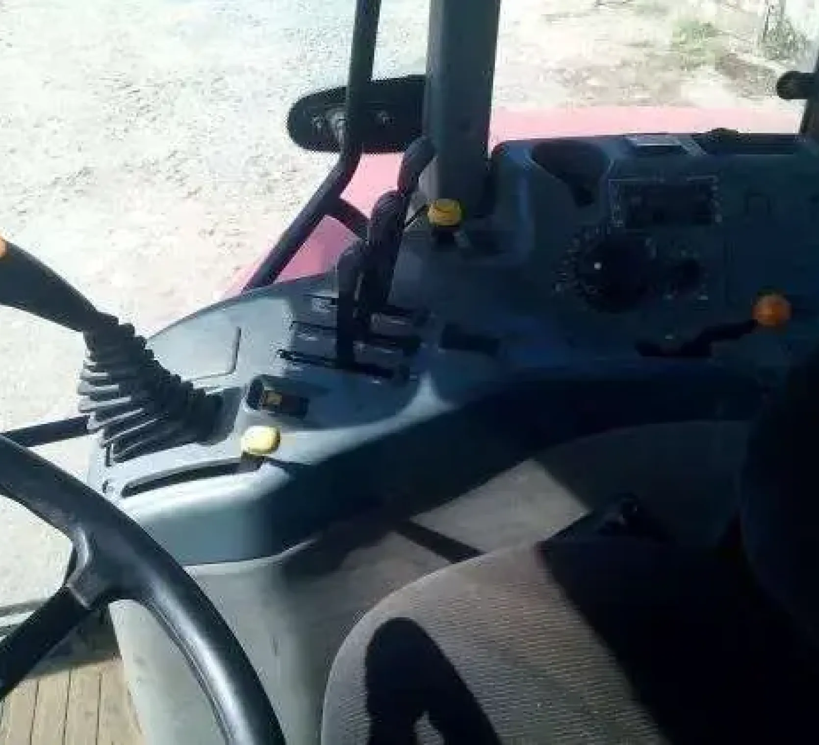 Dźwignie sterujace w ciągniku McCormik MTX 140