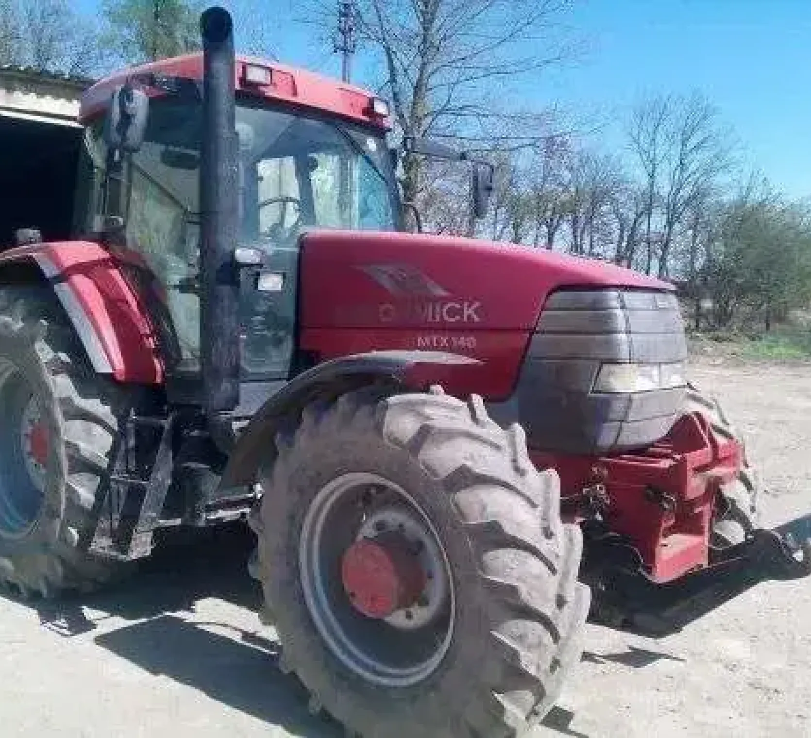 Czerwony używany ciągnik McCromik MTX 140