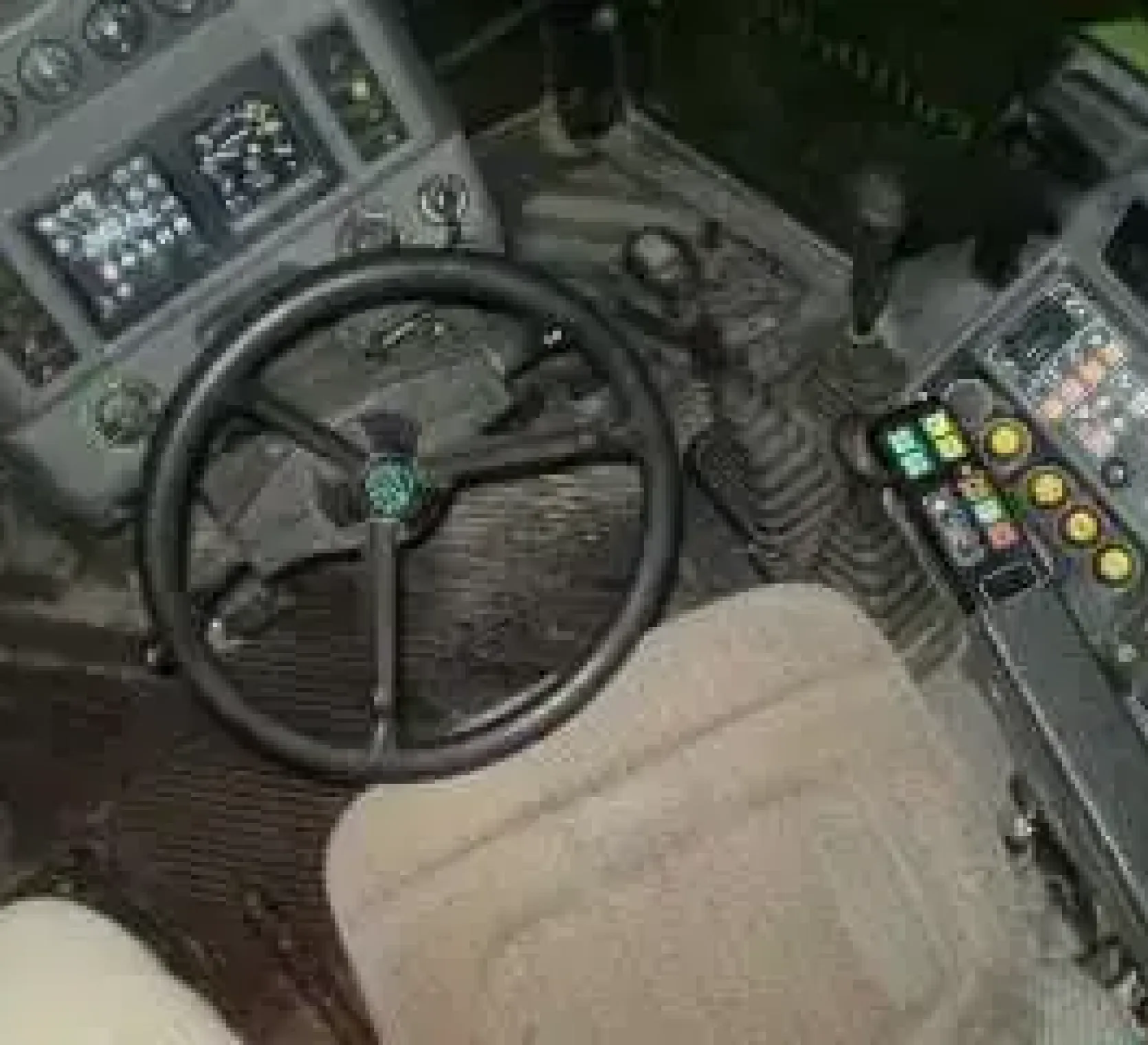 Widok z góry nawnętrzevkabiny używanego ciagnika Same Hurlimann 6135xb 