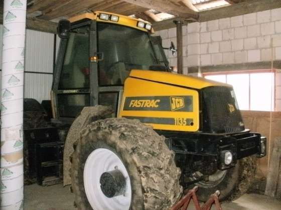 Prawy bok żółtego używanego JCB Fastrac 1135 ciągnik z 1997 roku 