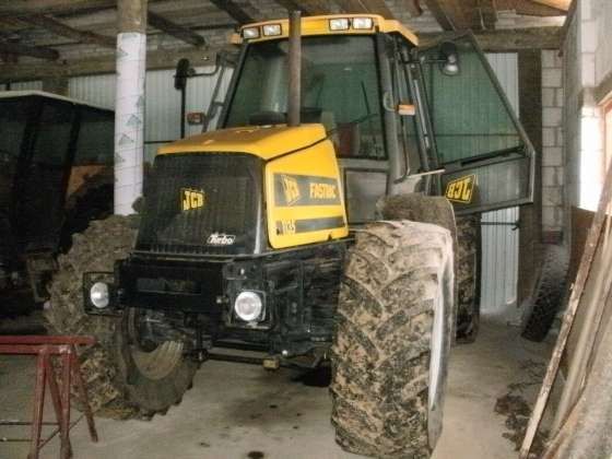 Przód żółtego używanego ciągnika JCB Fastrac 1135 z 1997 roku 