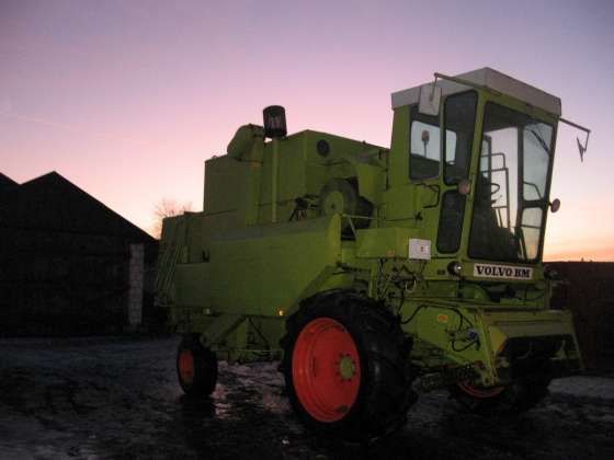Używany Kombajn zbożowy CLaas Mercator 80 widok z prawej strony