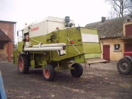 Używany Kombajn zbożowy CLAAS Dominator z 1980 roku widok z tyłu
