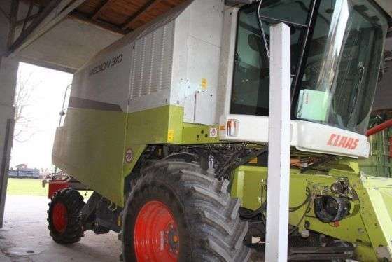 Lewa strona używanego kombajnu Claas Medion 310